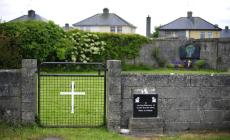Iniziata in Irlanda l'esumazione di 796 bambini morti nell'area di una casa religiosa: furono sepolti fra il 1925 e il 1960 