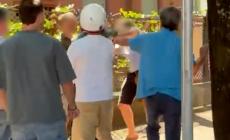 Investe con l'auto una donna in viale Duca Alessandro,  poi se la prende con i passanti- Video 