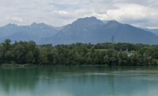 Per una foto si arrampica su un costone che cede: morta una 16enne