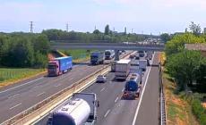 Traffico, inizia il weekend da "bollino rosso": disagi in A1 fra Lodigiano e Parma, code a tratti in A14 