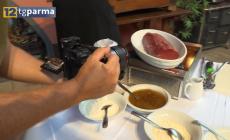 Trasferta per la tv "France 2", alla scoperta del prosciutto (e delle ricette di Parma) con Romani - Video 