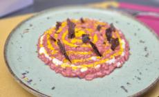 Risotto alla barbabietola, zafferano e taleggio: la ricetta 