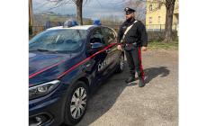 Filmati durante il furto di numerosi cosmetici da un negozio: denunciati dai carabinieri