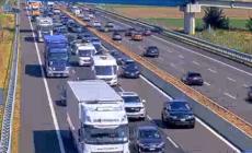 Scontro tra due auto in A1 a Fidenza. Un ferito