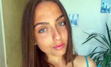 Sequestrate bottiglie di alcolici nella villa dove è morta Simona: "Il corpo trovato sul fondo della piscina" e "almeno due ragazzi si sono tuffati per recuperato il corpo". Giovedì l'autopsia