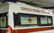 Si schiantano con la Porsche rubata, muore un ragazzo, due sono gravi
