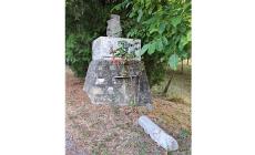 Crollata la colonna del monumento ai caduti di Grotta
