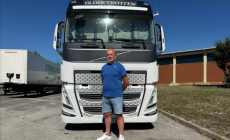 Auto contromano, camion si ferma e scongiura incidenti