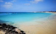 Ubriaco e nudo in hotel di Capo Verde: sospeso un pilota di EasyJet
