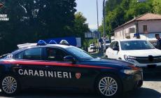 Tenta la truffa del finto incidente stradale ma l'anziano lo smaschera: 32enne denunciato a Compiano, identificati tre complici 