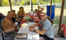 Giochi e convivialit&agrave; sugli "spiaggioni": Ferragosto sul Po. E c'&egrave; chi &egrave; arrivato da Londra - Foto 