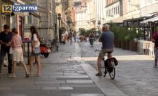 Parmigiani e turisti dopo Ferragosto: "Le vacanze? qui in citt&agrave;..." - Video
