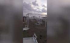 Ondata di maltempo in Versilia: tromba d'aria a Marina di Pietrasanta, nel video i danni ad uno stabilimento balneare