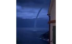 Trombe d'aria all'isola d'Elba e in Versilia: danneggiati stabilimenti balneari a Marina di Pietrasanta - Video 