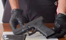Portava una pistola scacciacani senza tappo rosso: denunciato un 24enne 