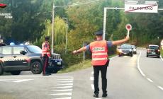 Si appropriano di due carte carburante e fanno rifornimenti per oltre 2.500 euro: due denunciati 