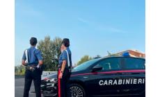 Riempiono il carrello ma pagano solo 20 euro grazie alla cassiera infedele: denunciati una 26enne e i genitori 