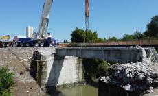 Demolito il sostegno del vecchio ponte sullo Stirone a Castellina (Le foto) - Fadda (Video): "Un ponte provvisorio consente la circolazione"