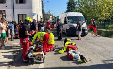 Ragazzino in bicicletta investito da un furgone a Mezzano Superiore: atterrato l'elisoccorso del 118