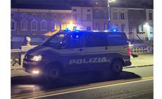  Prima danneggia le auto in via Palermo, poi d&agrave; in escandescenze sull'auto della polizia