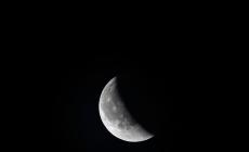Eclissi di luna, anche a Parma in tanti a sognare guardando il cielo