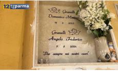 Neonati sepolti, posata lapide al cimitero - Il video