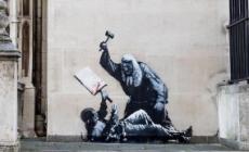Murale di Banksy  rimosso a Londra, scoppia la polemica sui social
