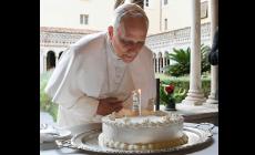 Auguri e brindisi di compleanno per il Papa - Foto