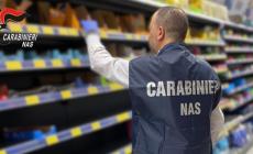 Nas di Parma: sequestrati 34 kg di alimenti scaduti per animali 