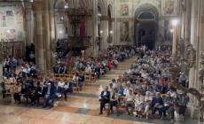 Tanti fedeli in duomo per la veglia di preghiera per il Medio Oriente con il cardinale Zuppi e il vescovo Solmi - Video