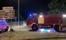 Tre auto prendono fuoco in una carrozzeria di via Emilia Ovest - Il video 
