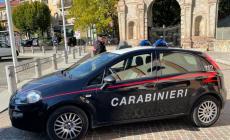 Ritrova il cellulare rubato grazie alla geolocalizzazione: denunciato un 24enne con, in casa, un mini centro per rigenerare i telefoni
