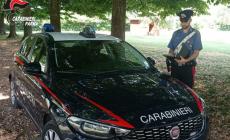 Durante l’ennesima lite minaccia e aggredisce la moglie. Viene allontanato dai carabinieri  ma lui cerca di tornare in casa: arrestato 58enne italiano
