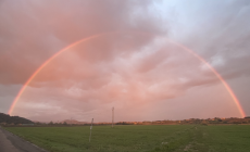 Un arcobaleno colora le colline di Salso - La foto 