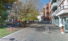 Fidenza, donna con il figlioletto in bici cade in piazzale Matteotti: il suo bimbo di 18 mesi portato al Maggiore 