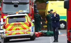 Coltellate alla sinagoga di Manchester: ucciso l'aggressore, morto uno dei 4 feriti. L'indagine porta a due arresti 