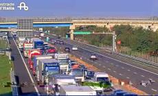 A1, cinque chilometri di coda tra Fidenza e Parma per incidente in mattinata 