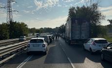 Incidente in tangenziale Sud questa mattina: tre auto coinvolte, grave un'anziana 