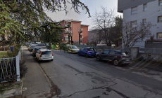 «C'è un uomo seminudo in mezzo alla via»