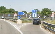 Auto contromano in tangenziale nord si scontra con un furgone: un ferito. Lunghe code