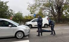 Paura in via Volturno: pedone investito sulle strisce