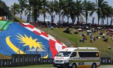 Spaventoso incidente in Moto3 a Sepang, Rueda centra Dettwiler: il 99 ha una sospetta frattura alla mano e svariate contusioni, l'altro avrà bisogno di interventi multipli