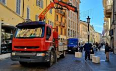Al via la posa di nuove sedute e fioriere in centro storico - Foto