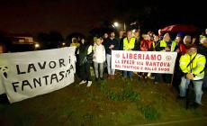 Enza e via Mantova: protesta dei cittadini ormai esasperati