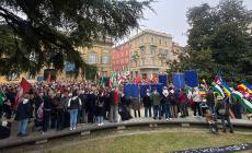 "Parma è e sarà sempre antifascista", un migliaio davanti al monumento al Partigiano in piazzale della Pace - Foto e video