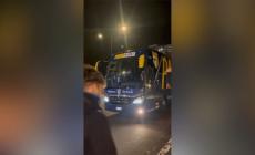 E' la serata di Parma-Milan: l'arrivo delle squadre al Tardini - Video