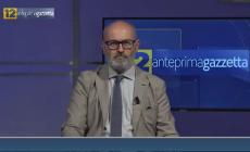 Rapinatore maldestro tenta due furti in due farmacie: viene cacciato via da clienti e dipendenti - Video