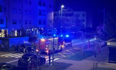 Sbatte contro un'auto in sosta: paura nella notte in via Picasso