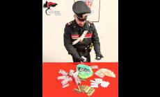 Tenta la fuga in bici ma viene fermato con 35 pastiglie di "droga del combattente": arrestato 30enne