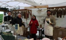 La domenica a Polesine del November Porc sotto la pioggia fa ancora il pieno di gente e di... gusto - Le foto